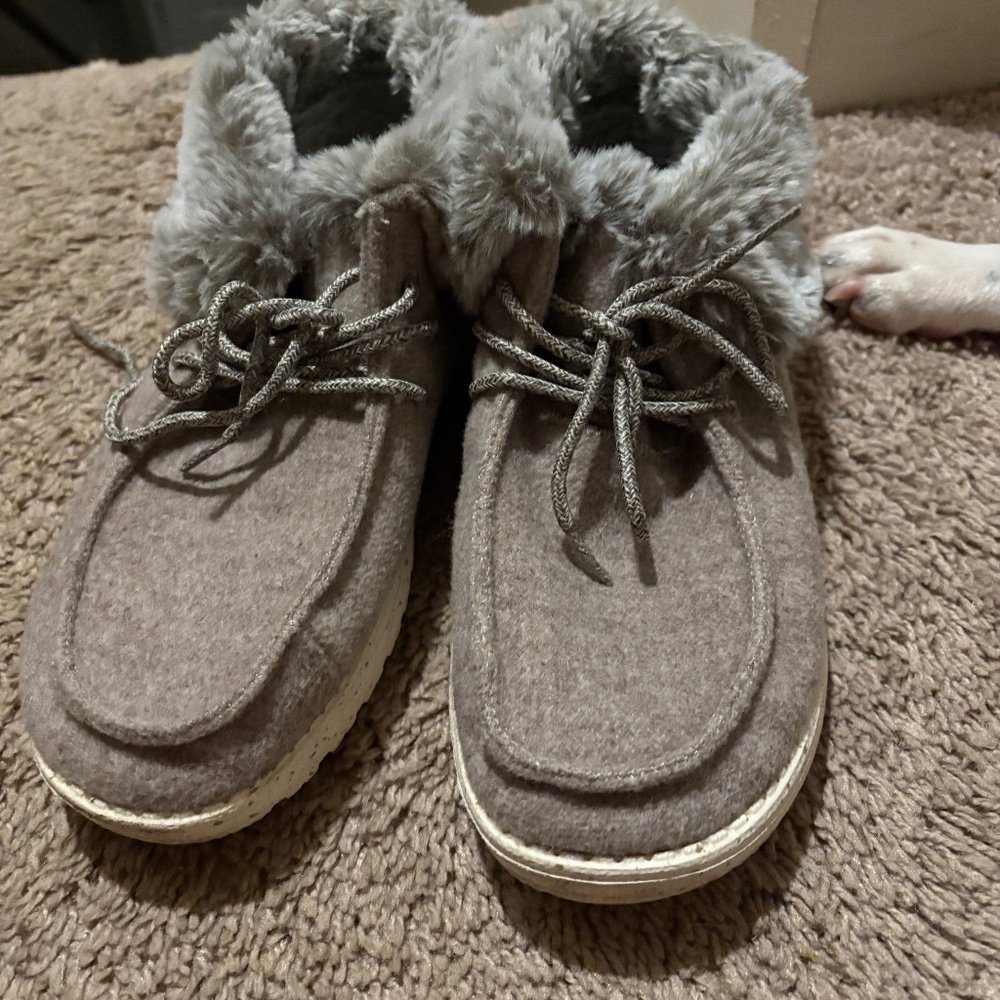 Hey Dudes - Women Size 9